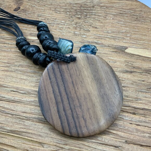 Black Shell Flower Faux Pearl Accent Boho Large Circle Pendant Beaded Necklace - Picture 5 of 7